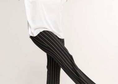 Παντελόνι ριγέ με λάστιχο στην μέση σε μαύρο χρώμα -  - 