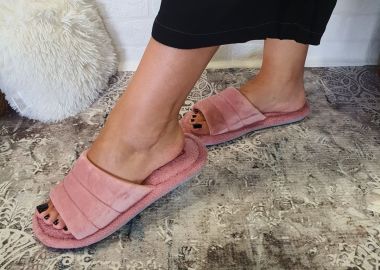 Παντόφλες γούνινες με φαρδιά φάσα - Ροζ - Issue - 