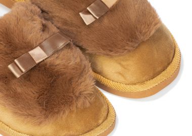 Παντόφλες καφέ σουέτ με γούνα και φιόγκο ΚΑΦΕ - Tsoukalas - 
