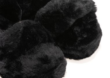 Παντόφλες μαύρες γούνινες με λουράκια και λάστιχο ΜΑΥΡΟ - Tsoukalas - 