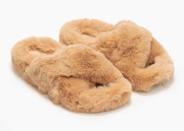 Παντόφλες με γούνα και φάσες χιαστί - Κάμελ - Issue - 