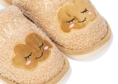 Παντόφλες μπεζ γούνα σχέδιο συννεφάκι ΜΠΕΖ - Tsoukalas - 