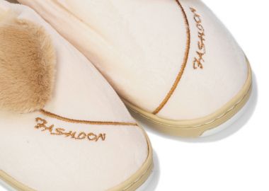 Παντόφλες μπεζ και μαύρο σουέτ σχέδιο καρδούλα ΜΠΕΖ - Tsoukalas - 