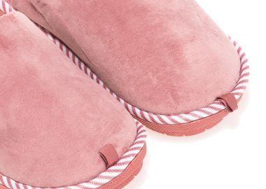 Παντόφλες σάπιο μήλο σουέτ με ριγέ λεπτομέρειες ΣΑΠΙΟ ΜΗΛΟ - Tsoukalas - 