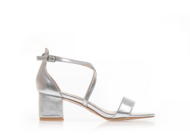 Πέδιλα ασημί δερματίνη με χιαστί λουράκια ΑΣΗΜΙ - Tsoukalas - 