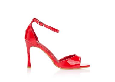 Πέδιλα κόκκινα λουστρίνι με μπαρέτα ΚΟΚΚΙΝΟ - Tsoukalas - 