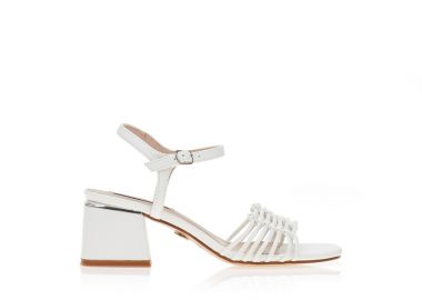 Πέδιλα λευκά δερματίνη με ιδιαίτερη φάσα και μεταλλική λεπτομέρεια στο τακούνι ΛΕΥΚΟ - Tsoukalas - 