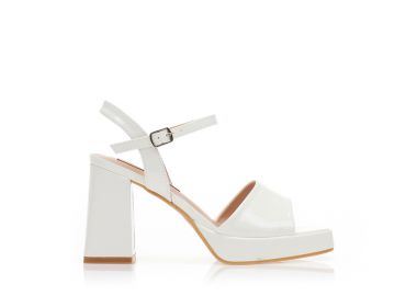 Πέδιλα λευκά λουστρίνι με φιάπα και λουράκι στον αστράγαλο ΛΕΥΚΟ - Tsoukalas - 