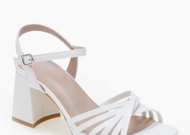 Πέδιλα μ χοντρό τακούνι και χιαστί λουράκια. - Λευκό - Issue - 