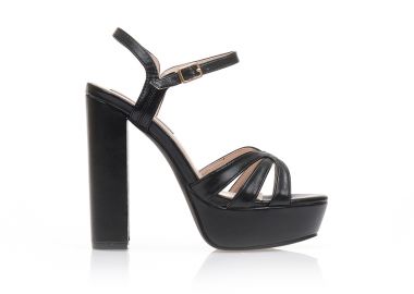 Πέδιλα μαύρα δερματίνη με ιδιαίτερο σχέδιο στην φάσα και φιάπα ΜΑΥΡΟ - Tsoukalas - 