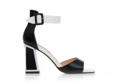 Πέδιλα μαύρα δερματίνη με λευκές λεπτομέρειες ΜΑΥΡΟ - Tsoukalas - 