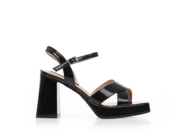 Πέδιλα μαύρα λουστρίνι με χιαστί φάσα και φιάπα ΜΑΥΡΟ - Tsoukalas - 