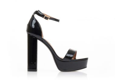 Πέδιλα μαύρα λουστρίνι με φιάπα και λουράκι στον αστράγαλο ΜΑΥΡΟ - Tsoukalas - 