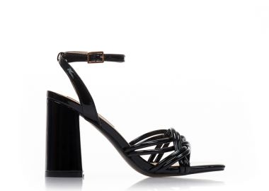 Πέδιλα μαύρα λουστρίνι με πολλαπλά λουράκια στην φάσα ΜΑΥΡΟ - Tsoukalas - 