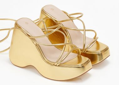 Πέδιλα με χοντρό τακούνι και αναρριχώμενα λουράκια - Χρυσό - Issue - 