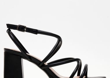 Πέδιλα με χοντρό τακούνι και λουράκια χιαστί - Μαύρο - Issue - 