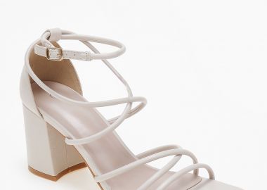 Πέδιλα με κλειστή φτέρνα και χοντρό τακούνι - Μπεζ - Issue - 