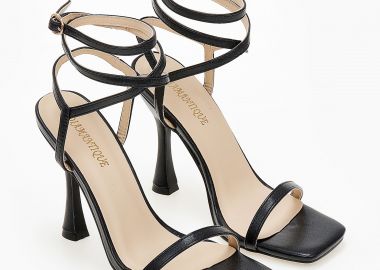 Πέδιλα με λεπτά λουράκια και ιδιαίτερο τακούνι - Μαύρο - Issue - 