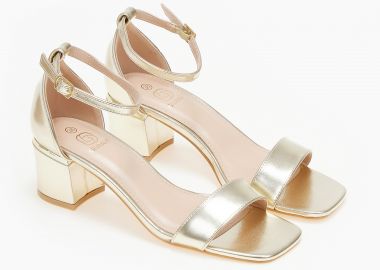 Πέδιλα με μεταλλική λεπτομέρεια - Χρυσό - Issue - 