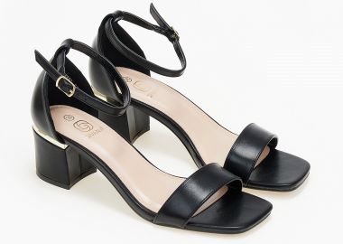 Πέδιλα με μεταλλική λεπτομέρεια - Μαύρο - Issue - 