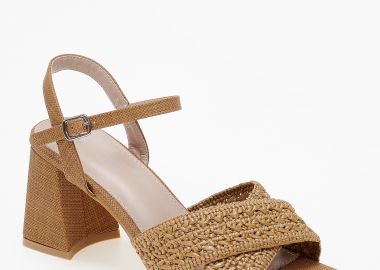 Πέδιλα με πλεκτό σχέδιο και χοντρό τακούνι. - Κάμελ - Issue - 