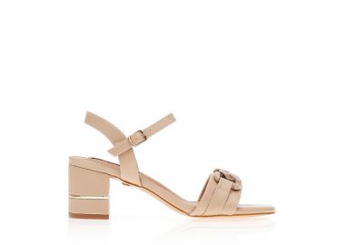 Πέδιλα μπεζ δερματίνη με διακοσμητική αλυσίδα και μεταλλική λεπτομέρεια στο τακούνι ΜΠΕΖ - Tsoukalas - 