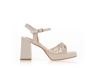 Πέδιλα μπεζ δερματίνη με ιδιαίτερη φάσα από πολλαπλά λουράκια και φιάπα ΜΠΕΖ - Tsoukalas - 