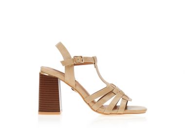 Πέδιλα μπεζ δερματίνη με ιδιαίτερη φάσα και μεταλλική λεπτομέρεια στο τακούνι ΜΠΕΖ - Tsoukalas - 