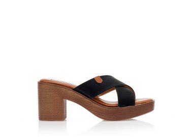 Πέδιλα mules μαύρα δερματίνη με χιαστί φάσα και καρό σχέδιο ΜΑΥΡΟ - Tsoukalas - 