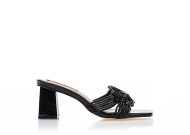 Πέδιλα mules μαύρα δερματίνη με ιδιαίτερο σχέδιο πλέξη στη φάσα ΜΑΥΡΟ - Tsoukalas - 