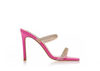 Πέδιλα mules TSOUKALAS φούξια δερματίνη με διαφάνεια και διακοσμητική αλυσίδα στη φάσα ΦΟΥΞΙΑ - Tsoukalas - 