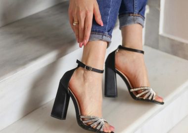 Πέδιλα σατέν με μπαρέτα και strass - Μαύρο - Issue - 