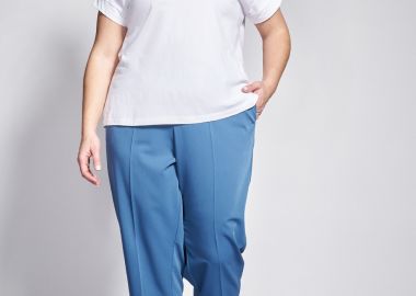 Peg παντελόνι twill TR με μεταλλικές αγκράφες στο ζωνάκι -  - 