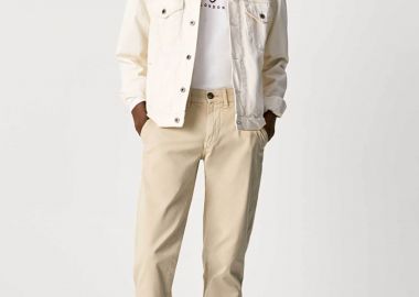 Pepe Jeans ανδρικό chino παντελόνι μονόχρωμο με logo patch στο πλάι 