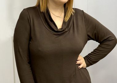 Πλεκτή μπλούζα με ξεχειλωτό γιακά καφέ χρώμα -  - 