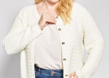 Πλεκτή ζακέτα με χρυσά κουμπιά και στρογγυλή λαιμόκοψη -  - 