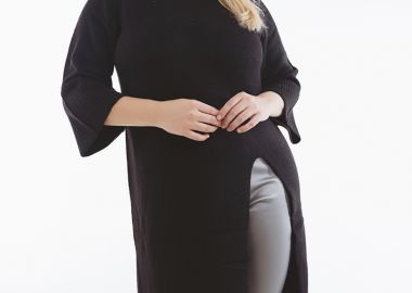 Πλεκτό φόρεμα με άνοιγμα μπροστά σε μαύρο χρώμα -  - 