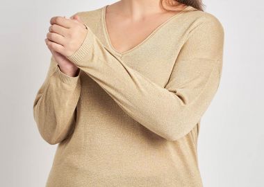 Πλεκτό lurex τοπ με V -  - 