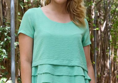 ΠΡΑΣΙΝΗ ΜΠΛΟΥΖΑ ΜΕ ΤΡΕΙΣ ΦΑΣΕΣ ΣΤΟ ΤΕΛΕΙΩΜΑ - Anna Raxevsky - 