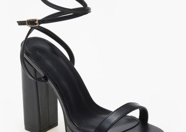 Ψηλά γυναικεία πέδιλα με χοντρό τακούνι και φιάπα - Μαύρο - Issue - 