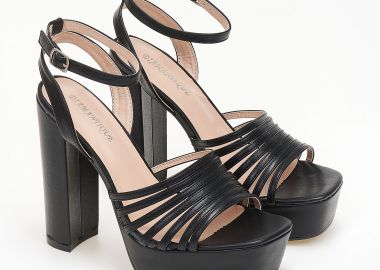 Ψηλά πέδιλα με χοντρό τακούνι και φιάπα - Μαύρο - Issue - 