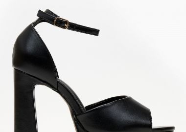 Ψηλά πέδιλα με χοντρό τακούνι και φιάπα - Μαύρο - Issue - 