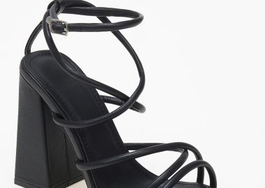 Ψηλά πέδιλα με χοντρό τακούνι σε καρέ γραμμή - Μαύρο - Issue - 