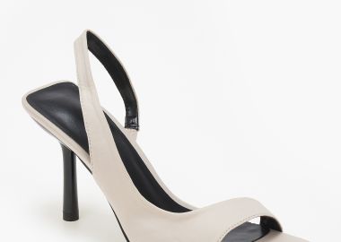 Ψηλά πέδιλα σε καρέ γραμμή με λεπτό τακούνι - Μπεζ - Issue - 