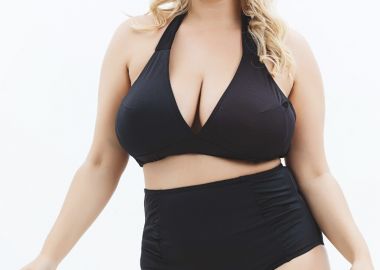 Ψηλόμεσο bikini-slip με σούρες σε μαύρο χρώμα -  - 