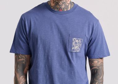 Relaxed fit t-shirt με tropical τύπωμα στην πλάτη - FUNKY BUDDHA - 