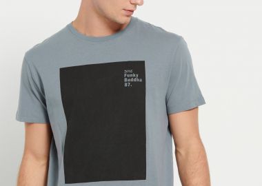 Relaxed fit t-shirt με τύπωμα στο στήθος - FUNKY BUDDHA - 