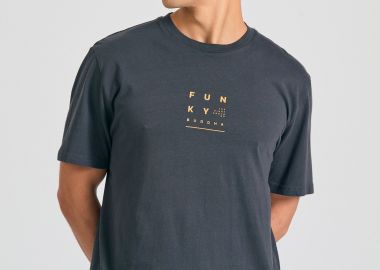 Relaxed t-shirt με text artwork τύπωμα στην πλάτη - FUNKY BUDDHA - 