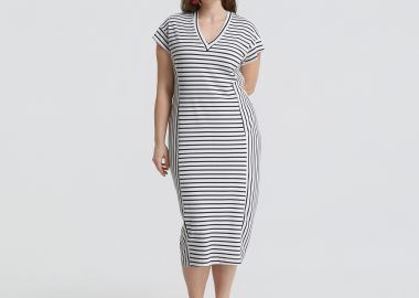 Ριγέ midi φόρεμα με V-λαιμόκοψη - MAT FASHION - 