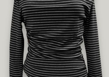 ριγέ πλεκτή ασύμμετρη μπλούζα Marina μαύρο - PerfectDress.gr - 